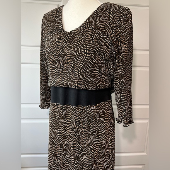 Connected Petite Women's 10P‎ Black Tan Abstract Print V Neck 3/4 Sleeve Peplum - Picture 3 of 7